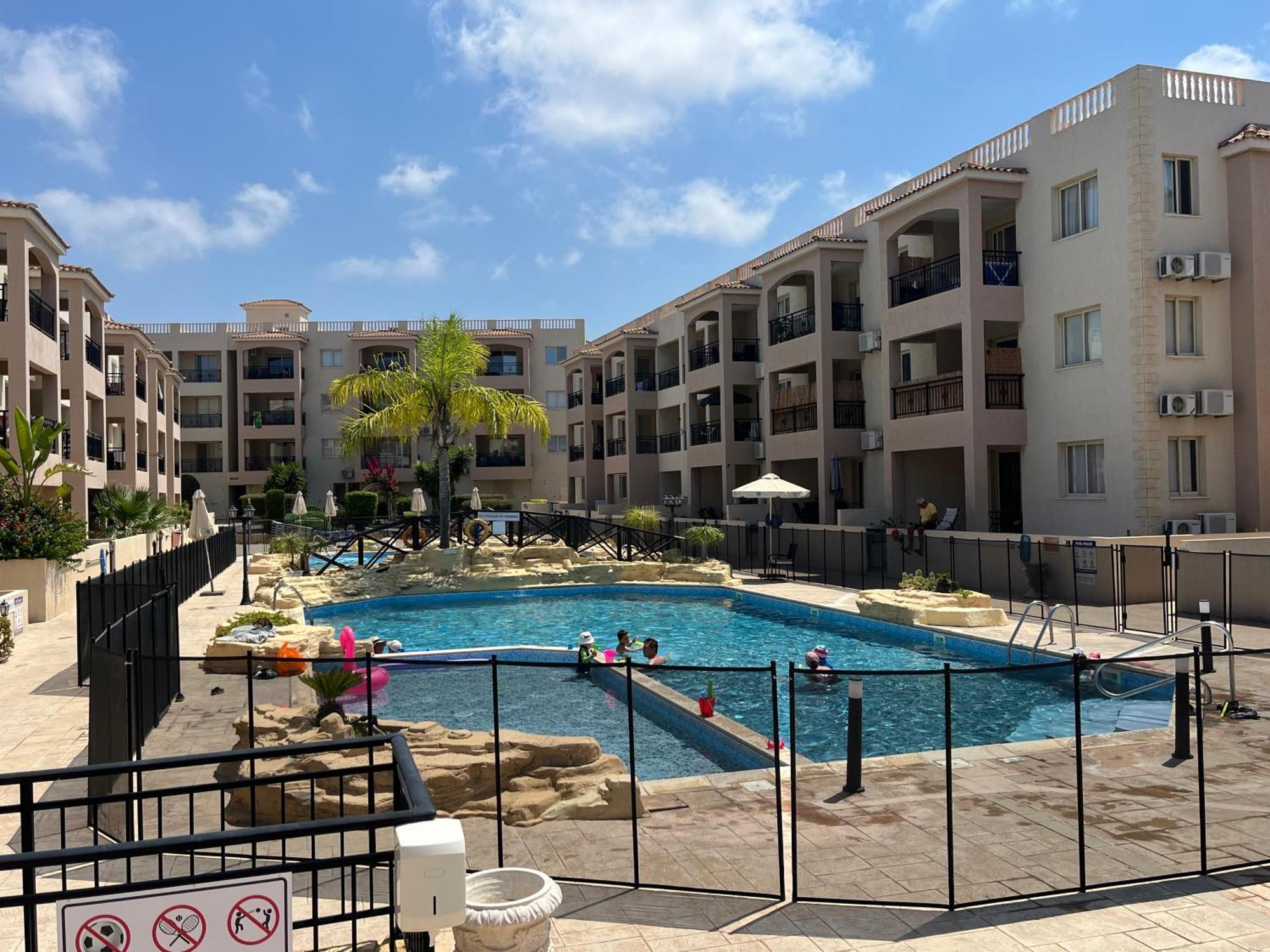 Royal Seacrest Residence Paphos Exterior foto